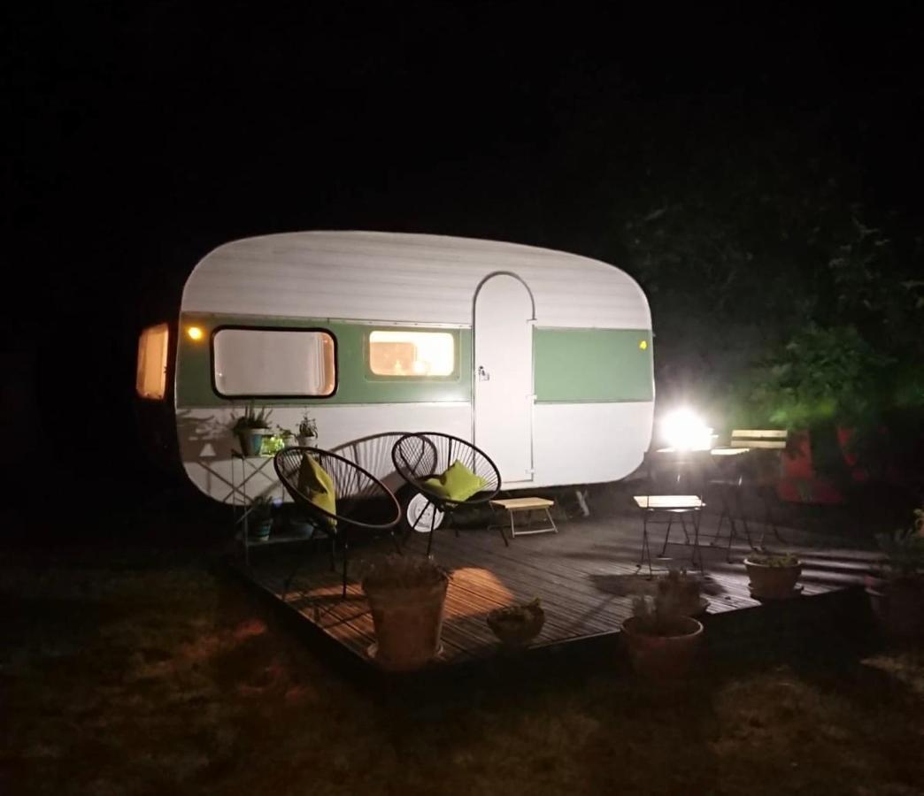 Ma Caravane Dans Les Collines Villeneuve-la-Comptal Kültér fotó